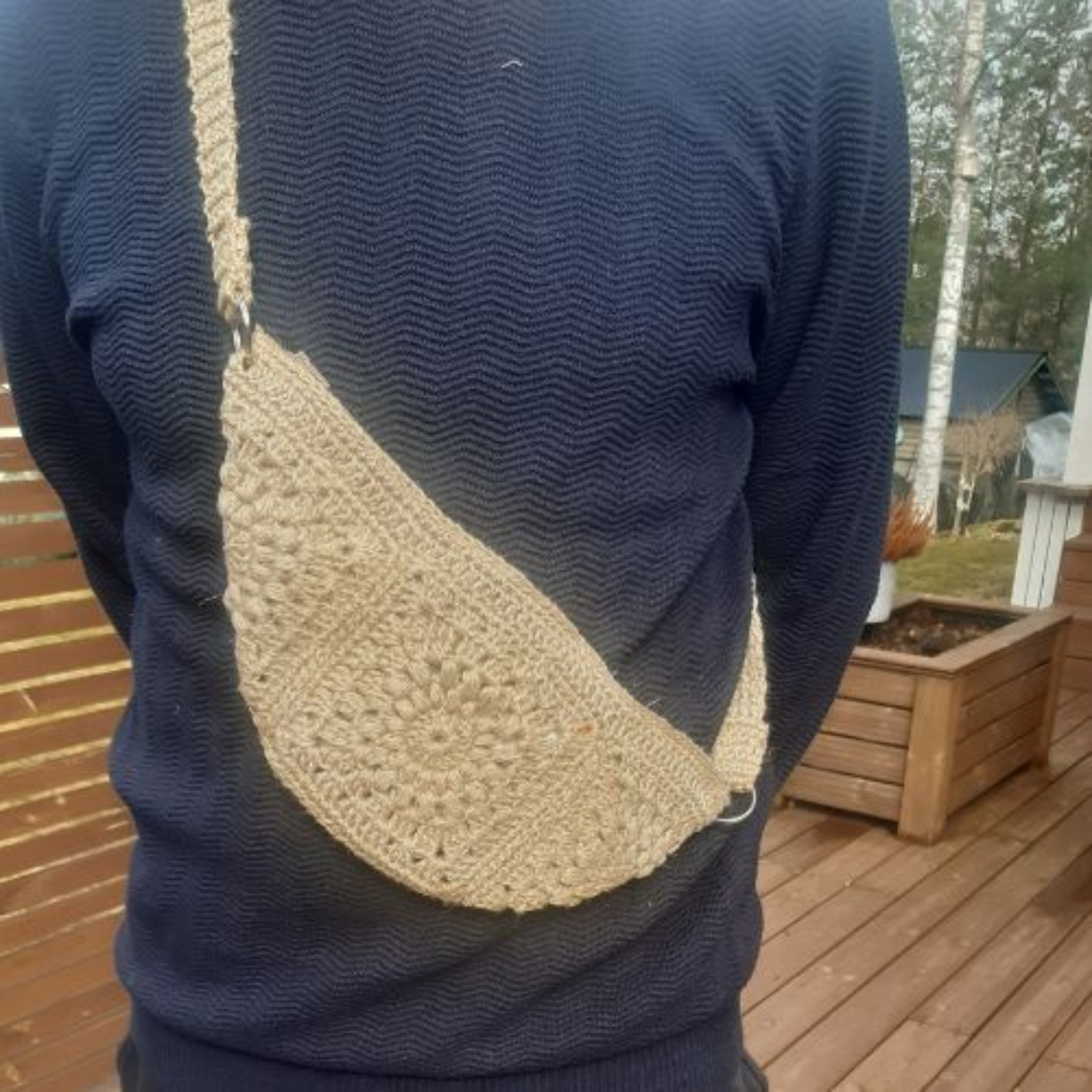 Olkalaukku / cross body isoäidinneliöistä